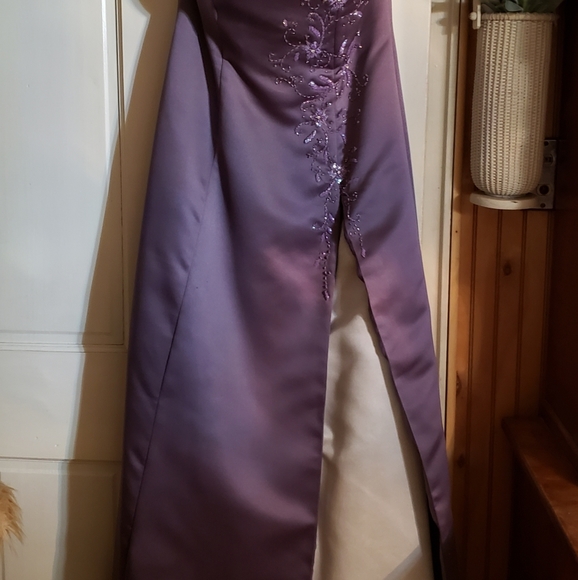 Alexia lilac bridesmaid gown! Gorgeous! - Picture 5 of 7
